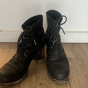 Black Sorel boots w/ heel